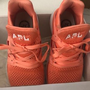 Apl coral tennis shoes with box